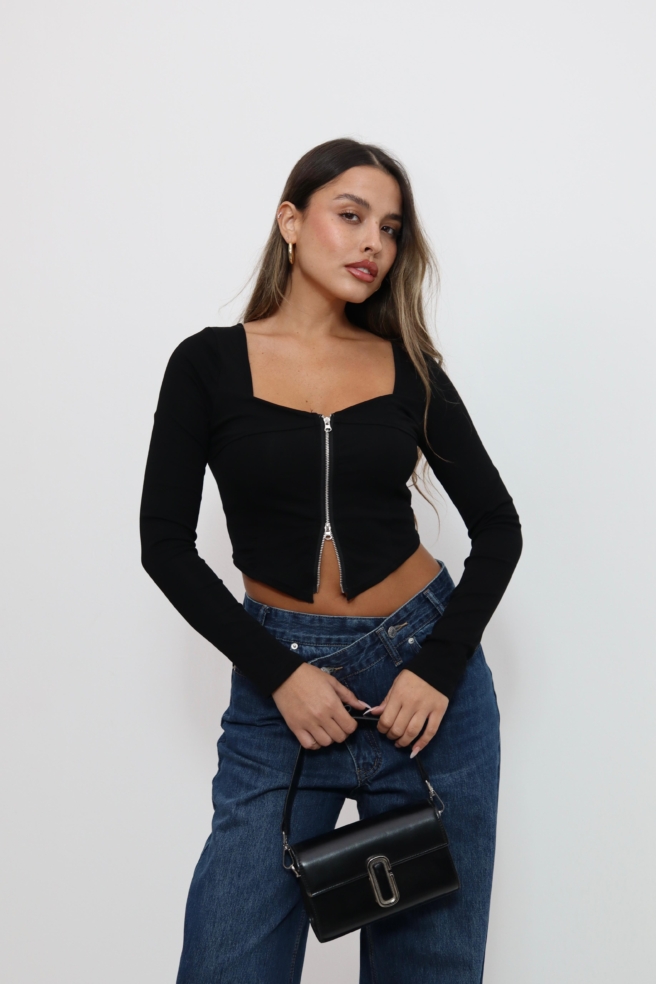 7959d533 C874 41de 8b9d 22dce4a9bff7