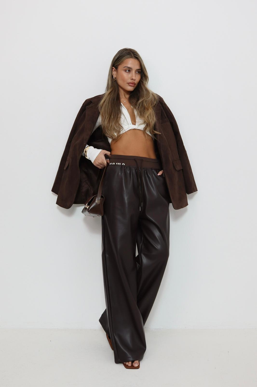 Eaefc200 1135 40f2 832b 25ec9295957b