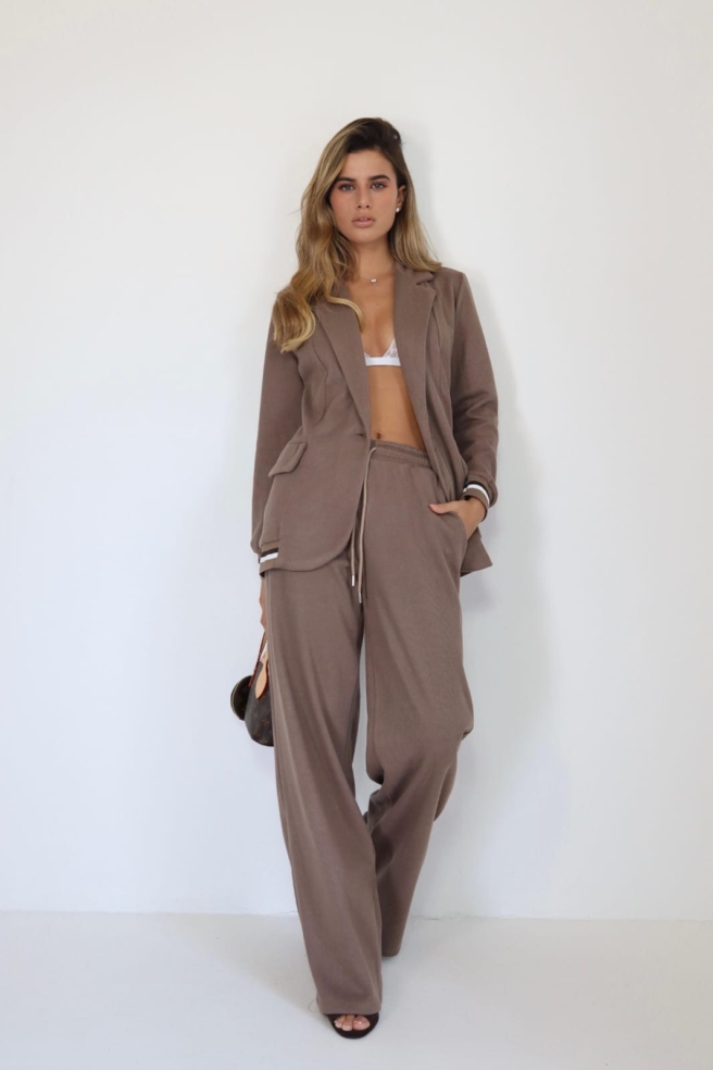 B7e33152 Ba41 4fa5 8c25 Ebc8324fb2f1