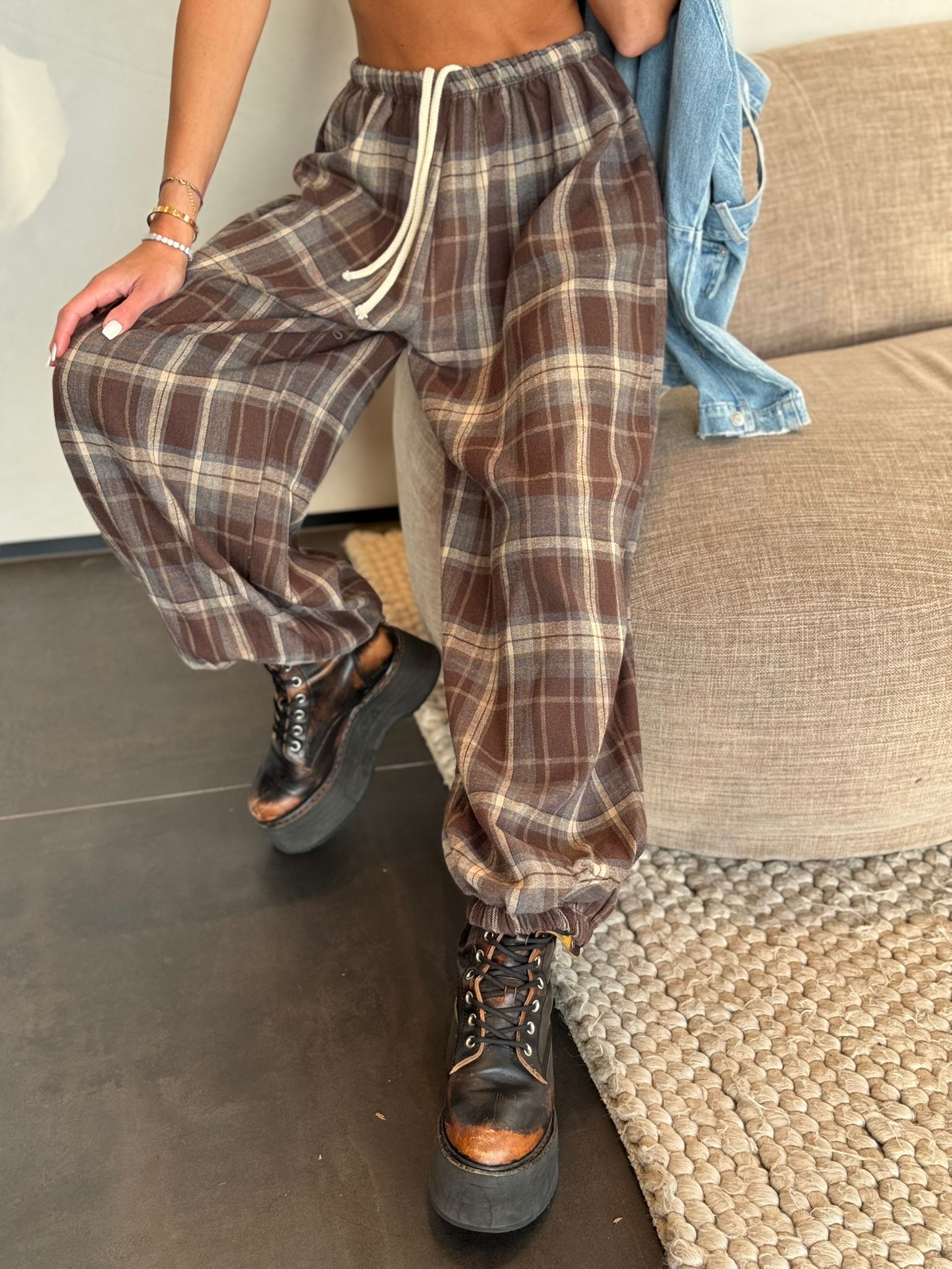 D081a6ab 5260 4351 952f F257aa72f645