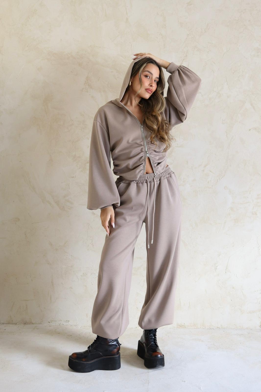 52913277 37b1 40b8 B18c E4c1590c782c