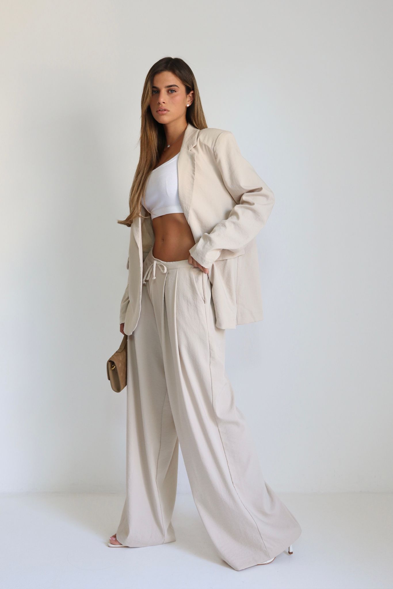 8a7d5c28 A377 4b4c A803 8fe00dfbf030